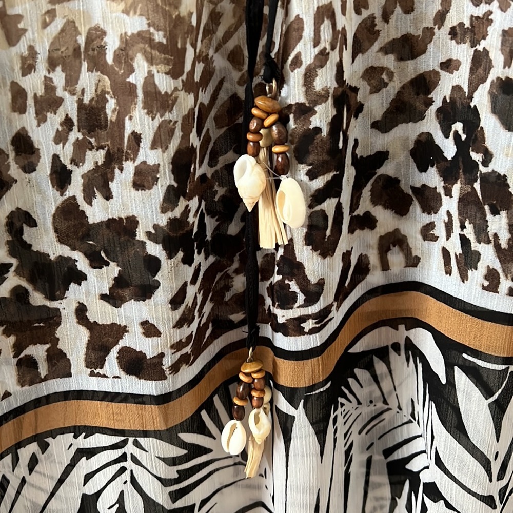 Super cute coverup - Picture 3 of 4